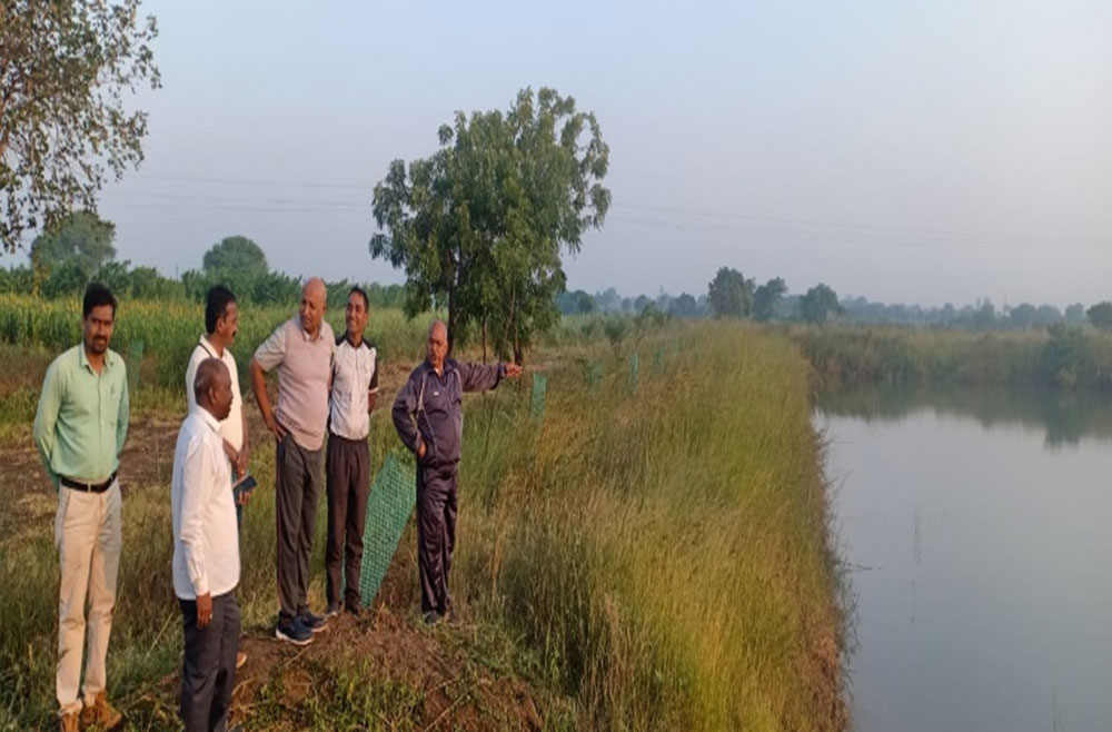 Visit of Hon. Vice Chancellor, VNMKV, Parbhani to Farm pond